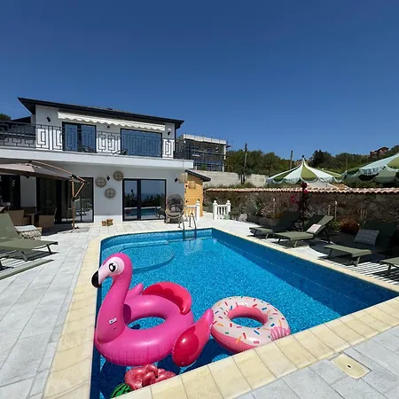 Casa Nova - With Heated Pool